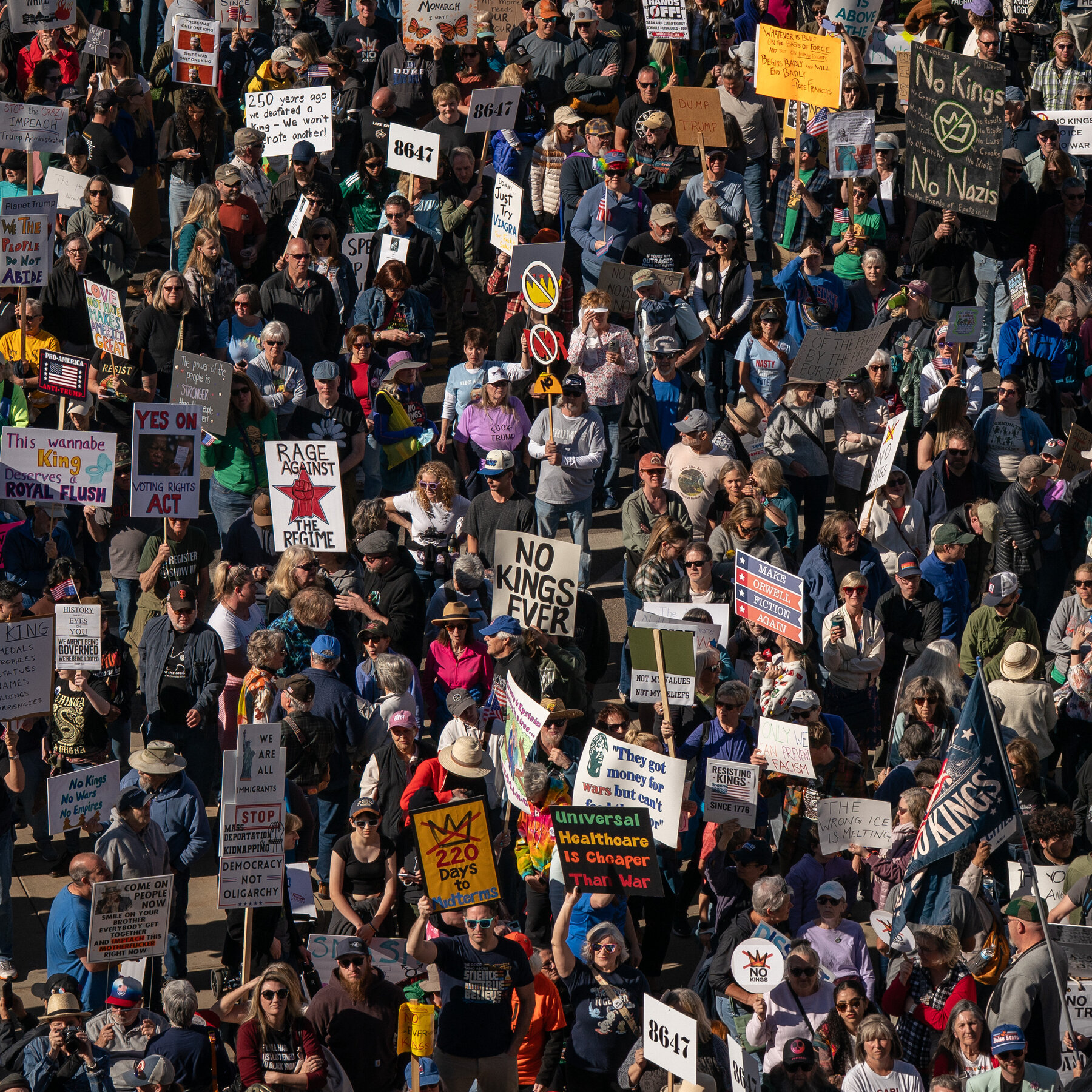 🇺🇸米国 【米国政治】「王様はいらない」─全米各地でトランプ政権批判デモが拡大