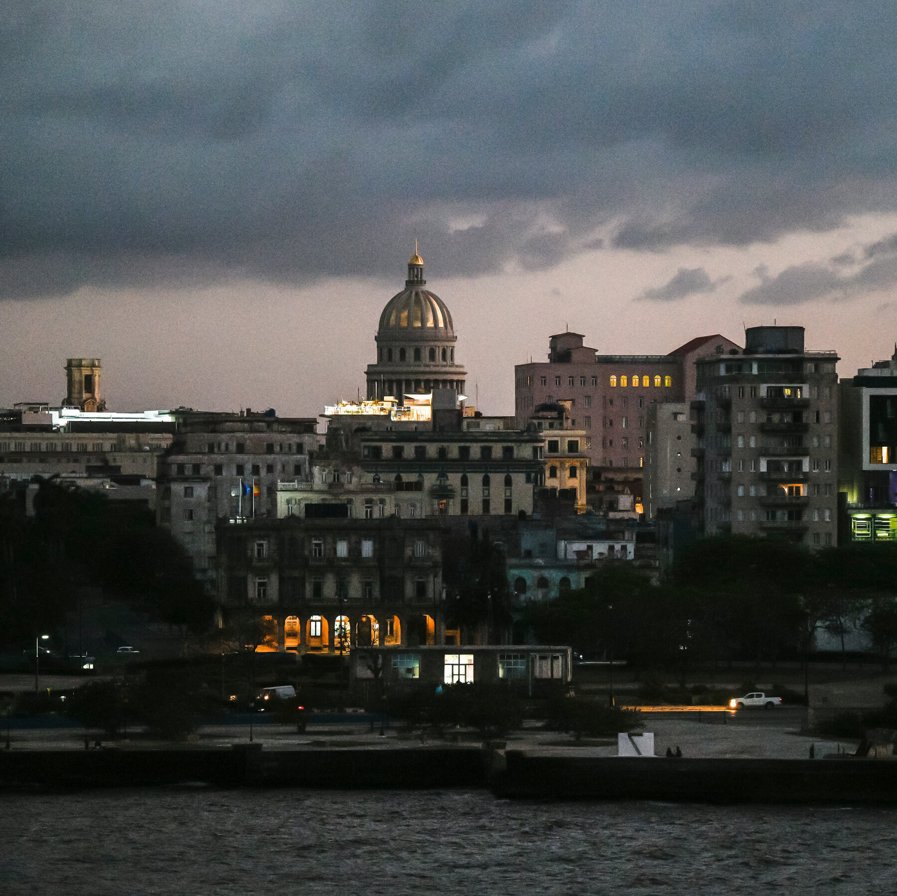 🇺🇸米国 🇷🇺ロシア 【米キューバ関係】米国、封鎖破りロシア産石油タンカーのキューバ入港を容認へ