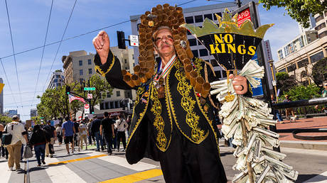 🇺🇸米国 【政治・社会】「国王はいらない」抗議デモが米欧各地で拡大、トランプ氏に反発