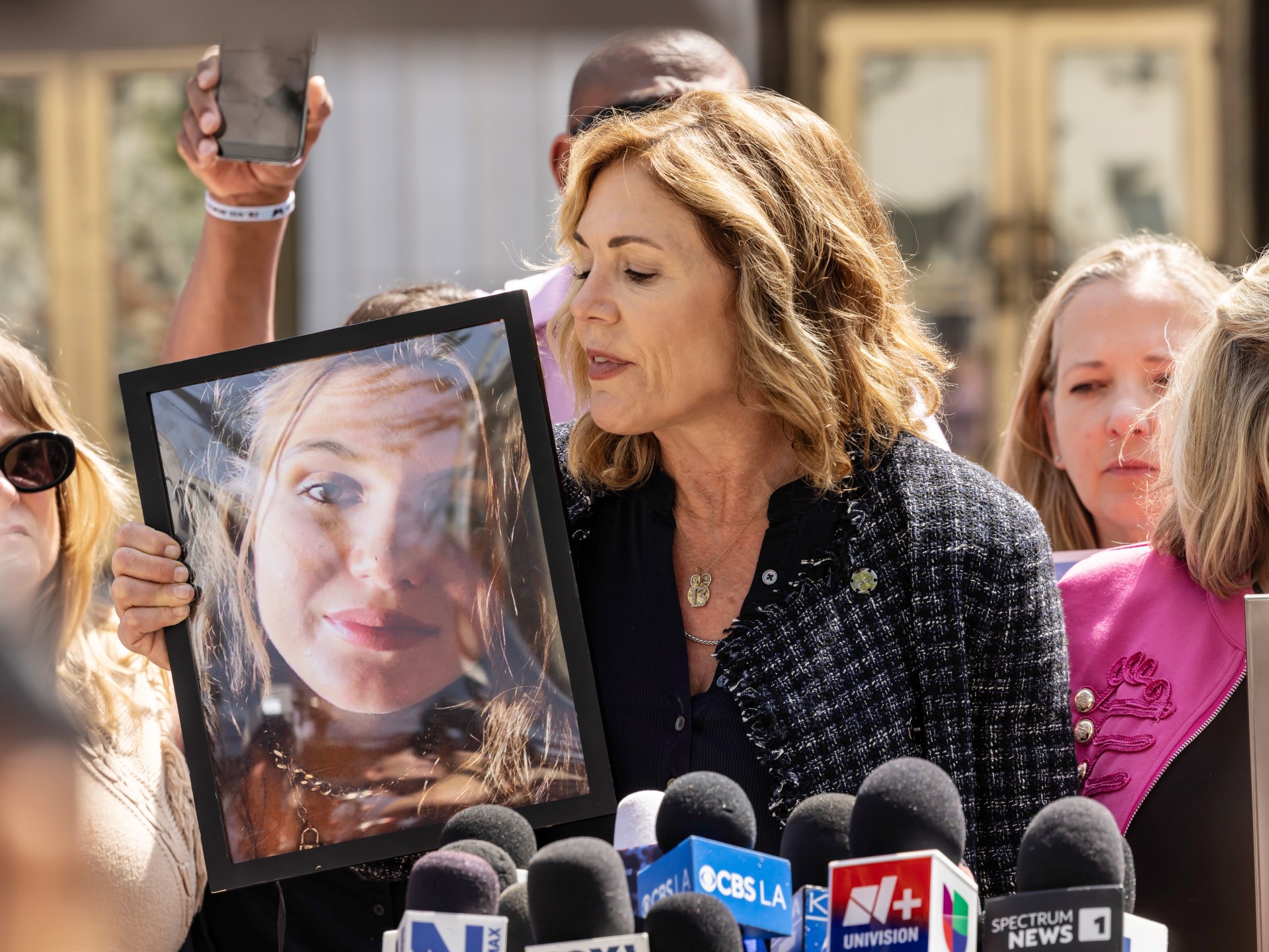 🇺🇸米国 【社会・人権】陪審員がMetaとYouTubeのSNS依存症を有責と評決、歴史的判断