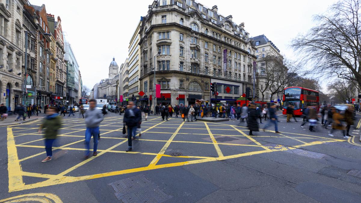 【社会・事件】英ダービーで車が歩行者に突入、男を殺人未遂容疑で逮捕・7人負傷