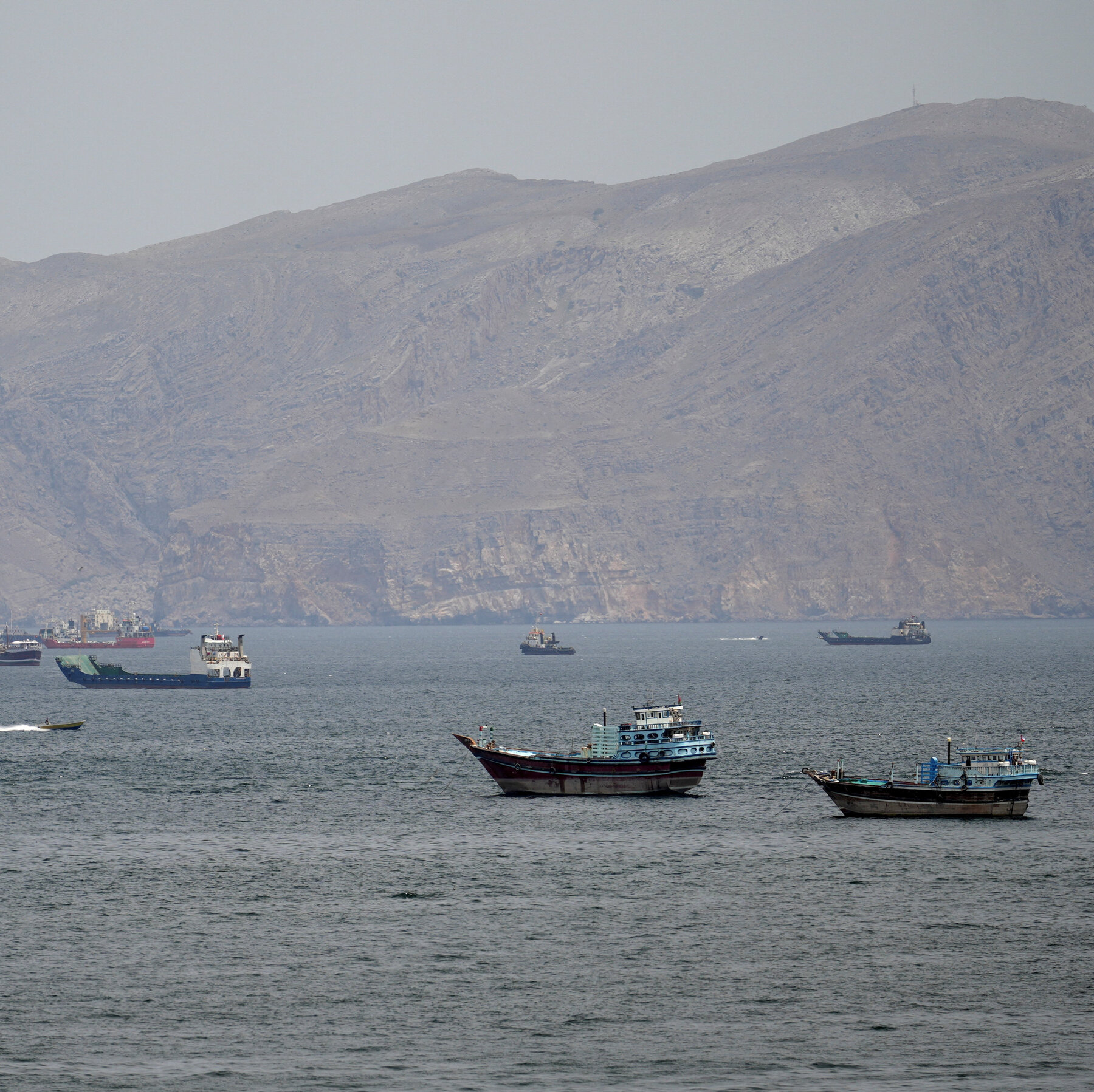 🇺🇸米国 🇮🇷イラン 【中東危機】トランプ、ホルムズ海峡で機雷敷設のイラン小型船に「射殺命令」