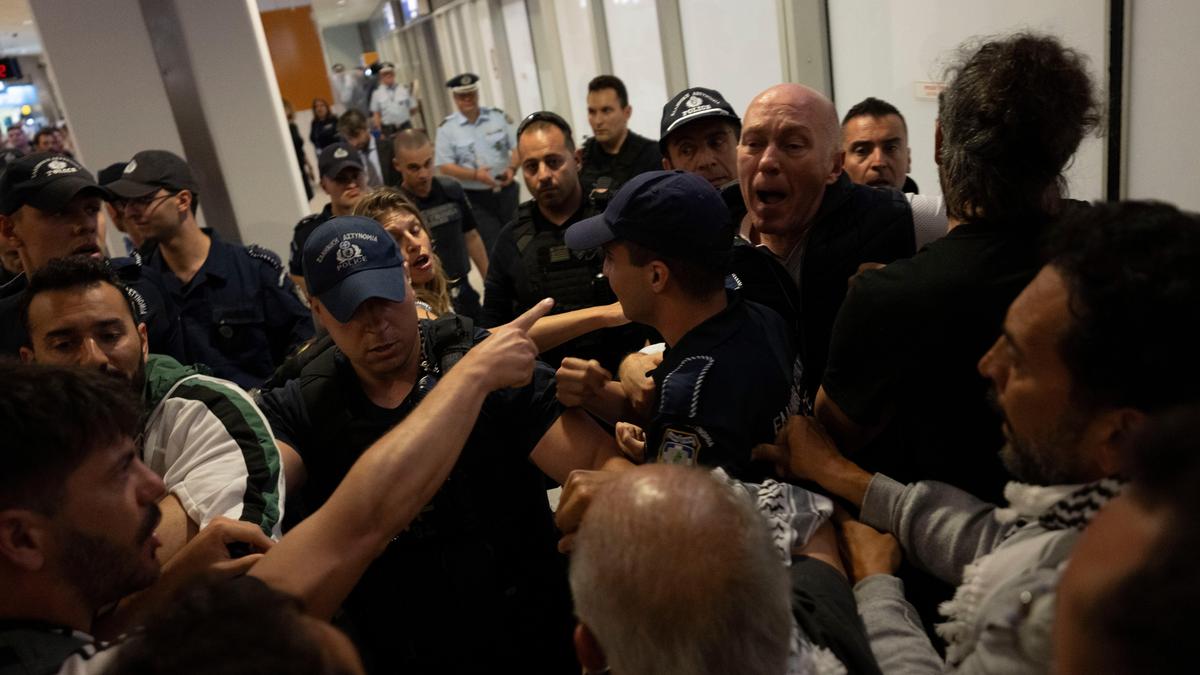 🇮🇱イスラエル 【中東情勢】ガザ支援船団の活動家、イスラエル拘束中の性的暴行など虐待疑惑を告発